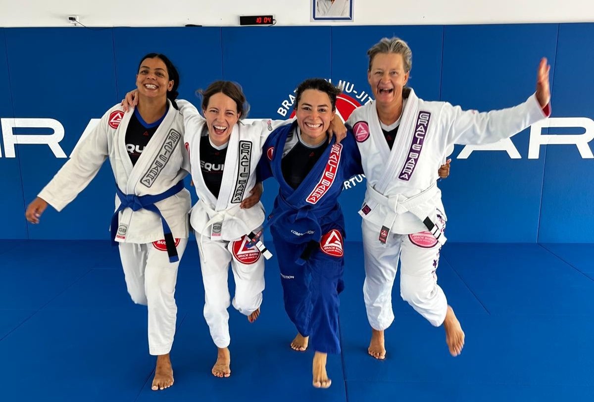 mulheres treinando jiu-jitsu